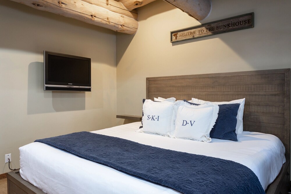 Pine Inn at Trail's End Lodge - Three Bedroom Residence with Den and Spa #5 3 Condo