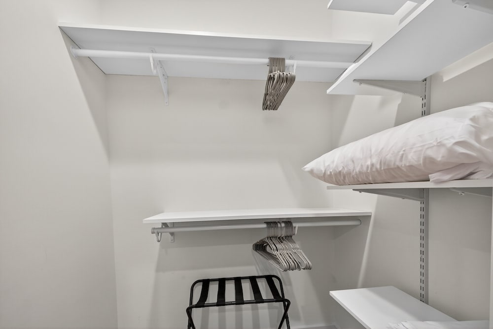 Stylish Downtown Unit With Historic Charm 2 Bedroom Apts