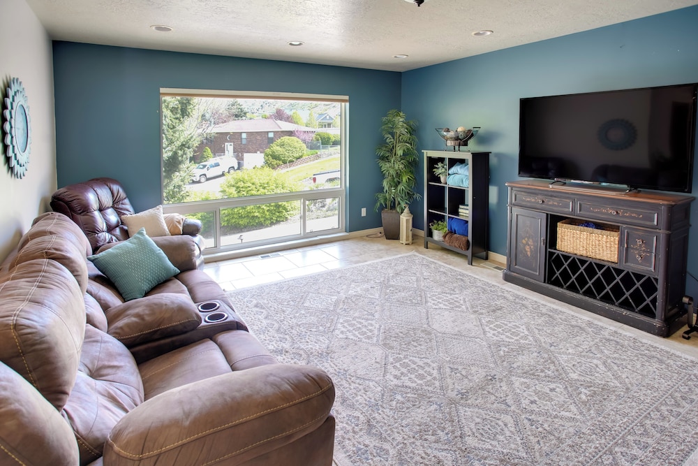 Hike, Golf, Ski & More: Family Home in South Weber