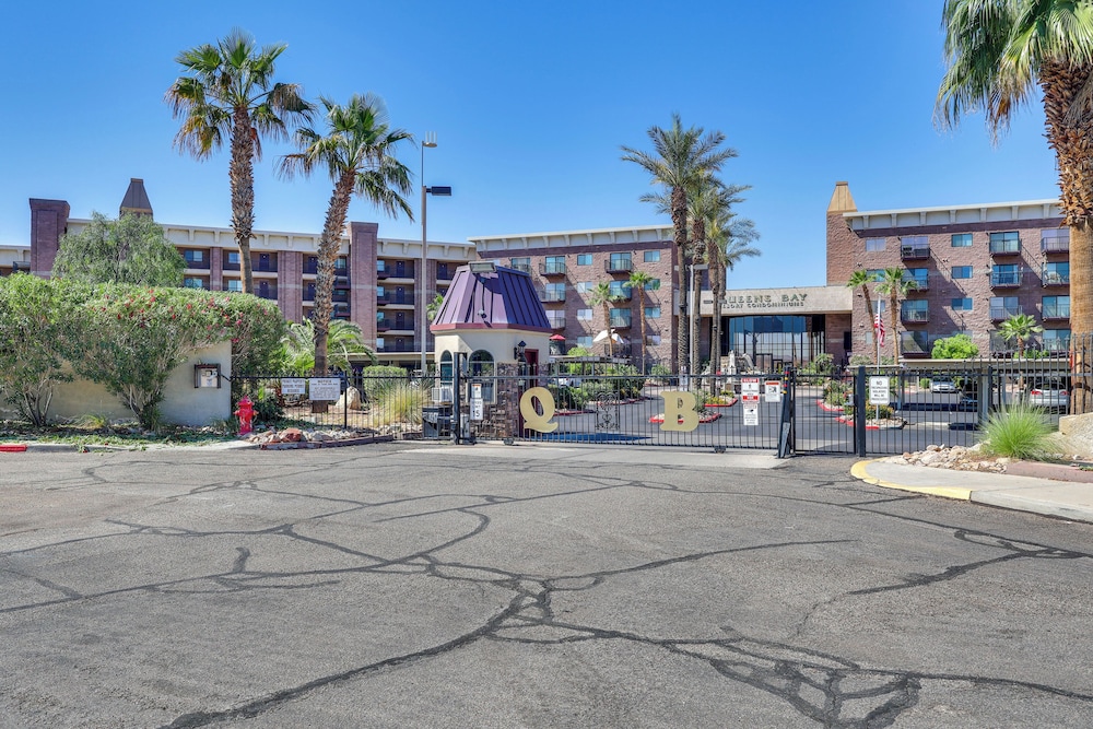 London Bridge Views: Havasu Condo on Golf Course