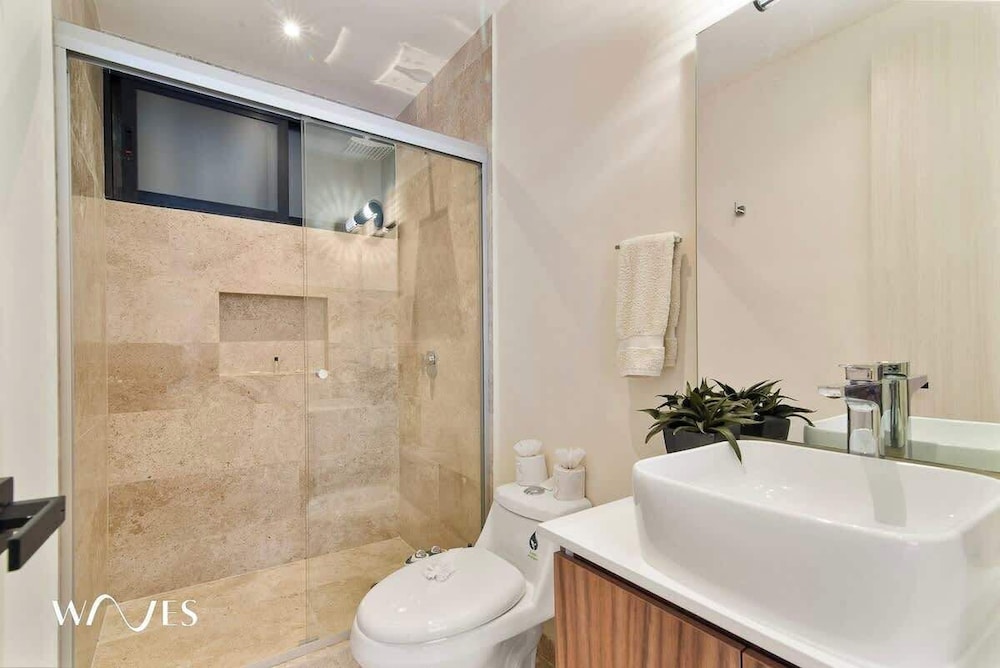 Colorful Perfect Located 2 Br. W/great Amenities