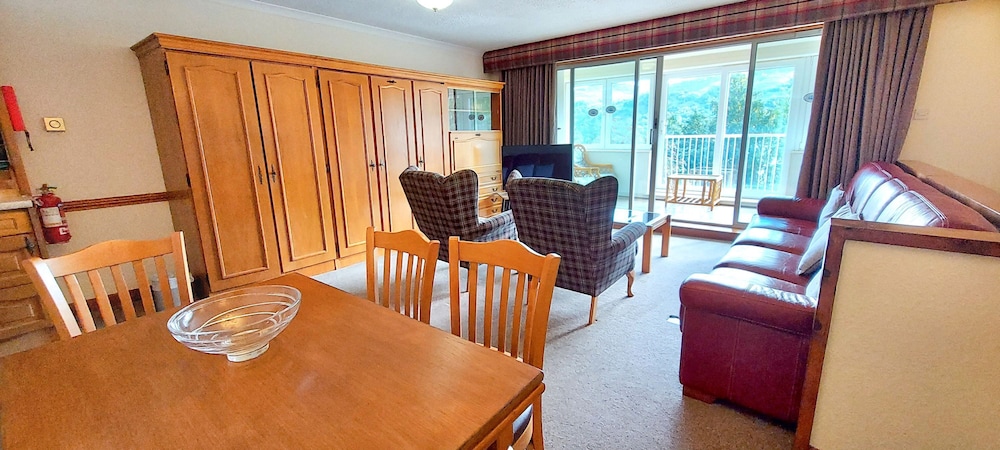 Loch Rannoch Highland Club Red Squirrel Lodge 03