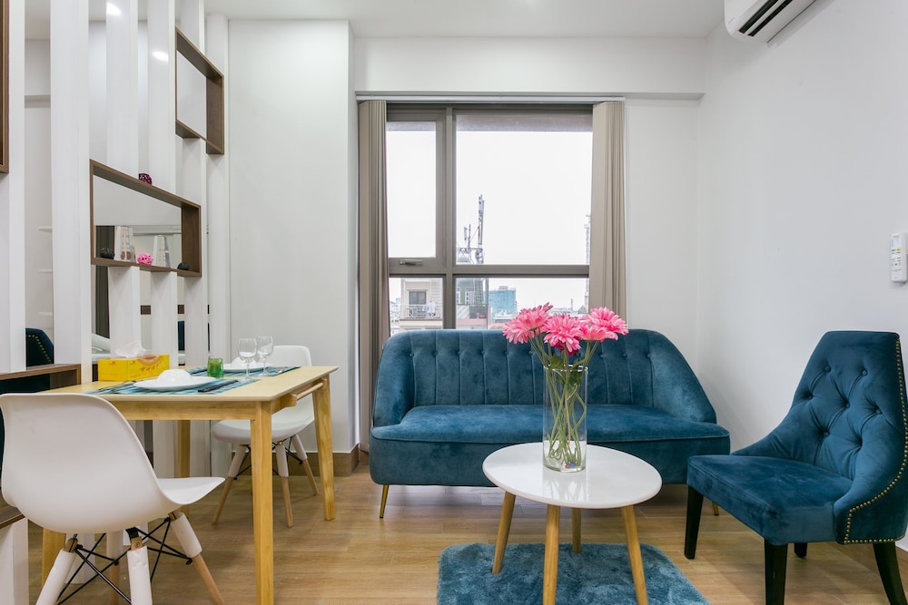 Jennifer House - Millenium Apartment