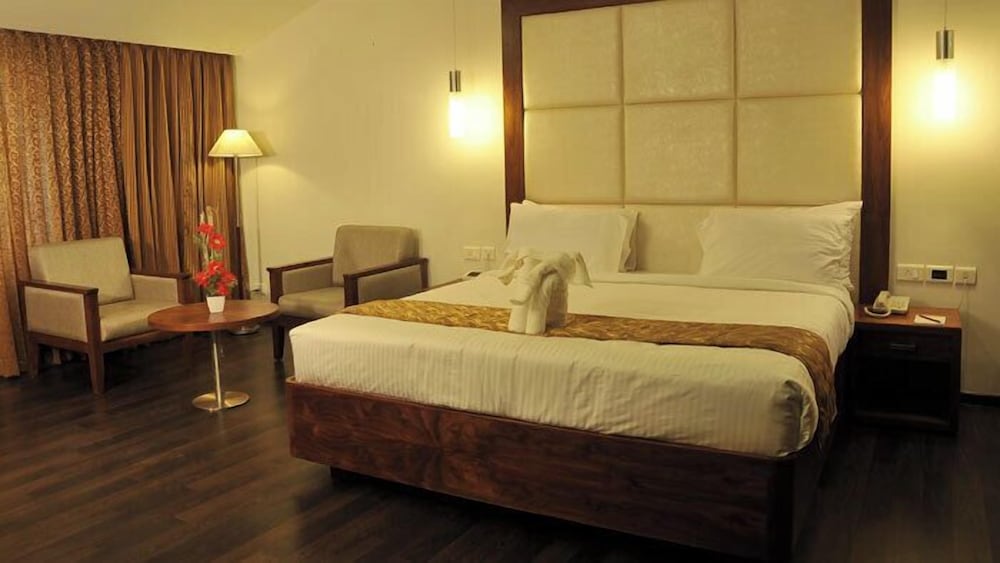 dhanalakshmi srinivasan hotels pvt ltd