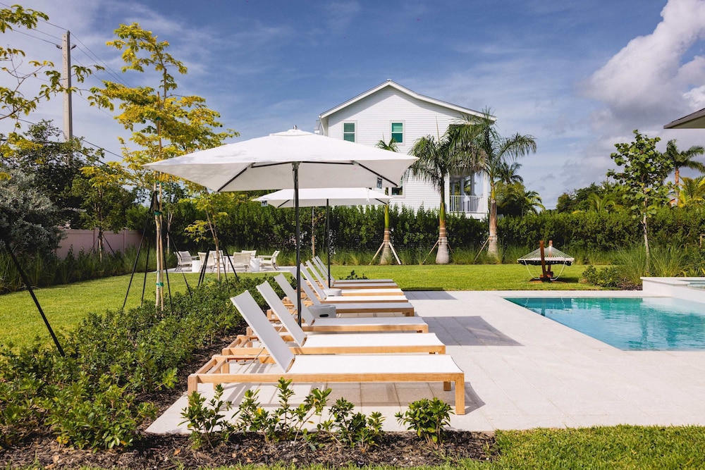 Brand New The Greenmoor House With Pool