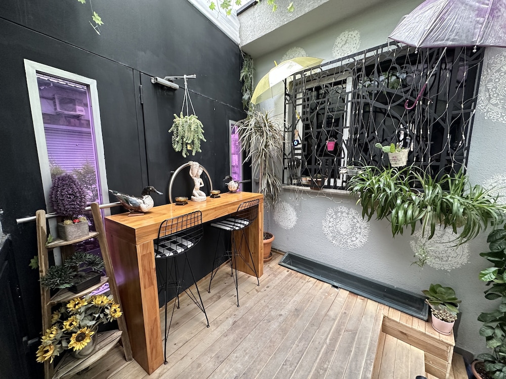 Black Art Otel - Image 22