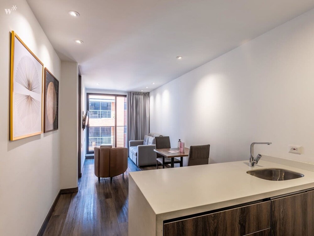 w Luxury 1BR w Great Terrace in Chico