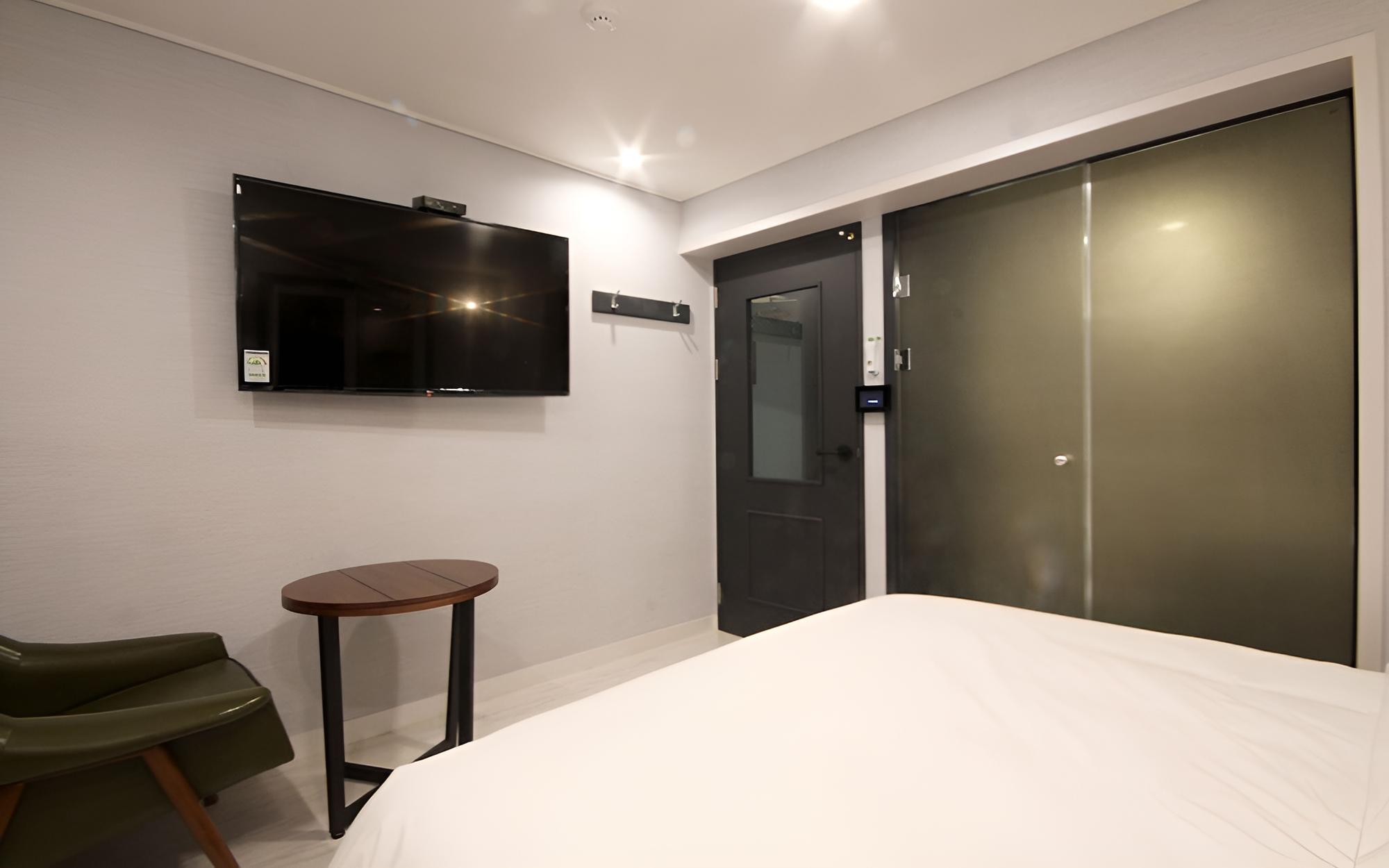 Louis Hotel Busan Beomildong