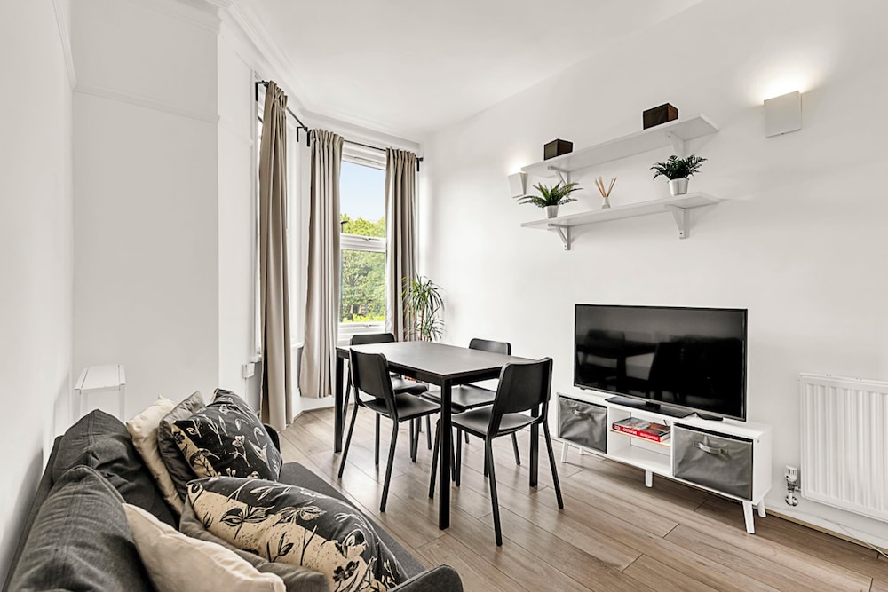 Bright and Newly Furnished Acton Apartment