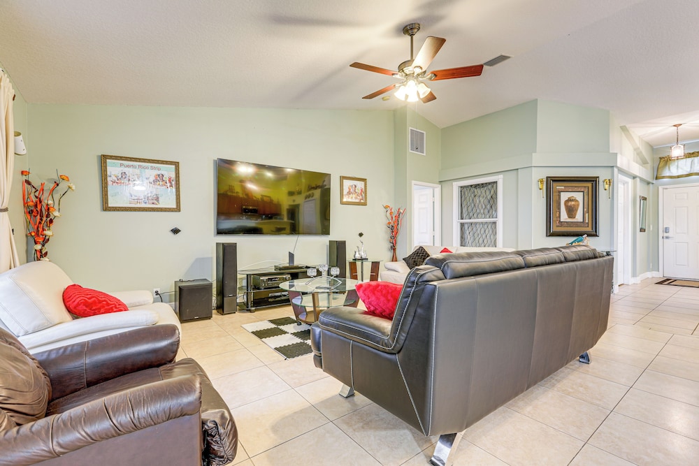Screened Patio & Hot Tub: Port St Lucie Home!