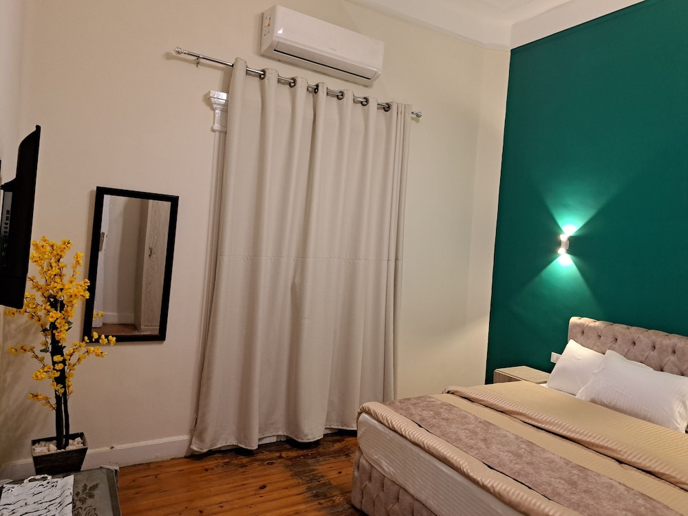 Downtown Family Suites