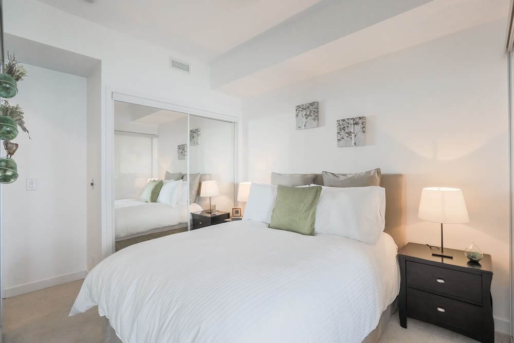 Noel Suites - York and Bremner-1