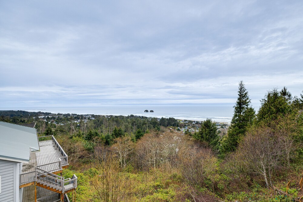 Lovely Rockaway Beach Home w/ Pacific Ocean Views! view 3