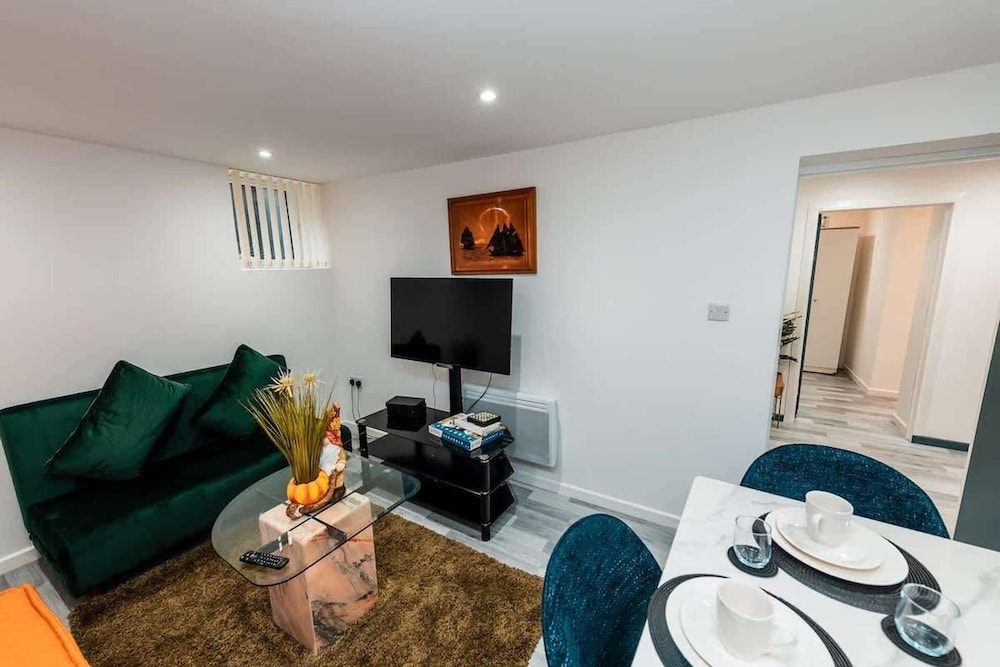 Sale 2-bedroom Apt - Sleeps 5 - Free Parking