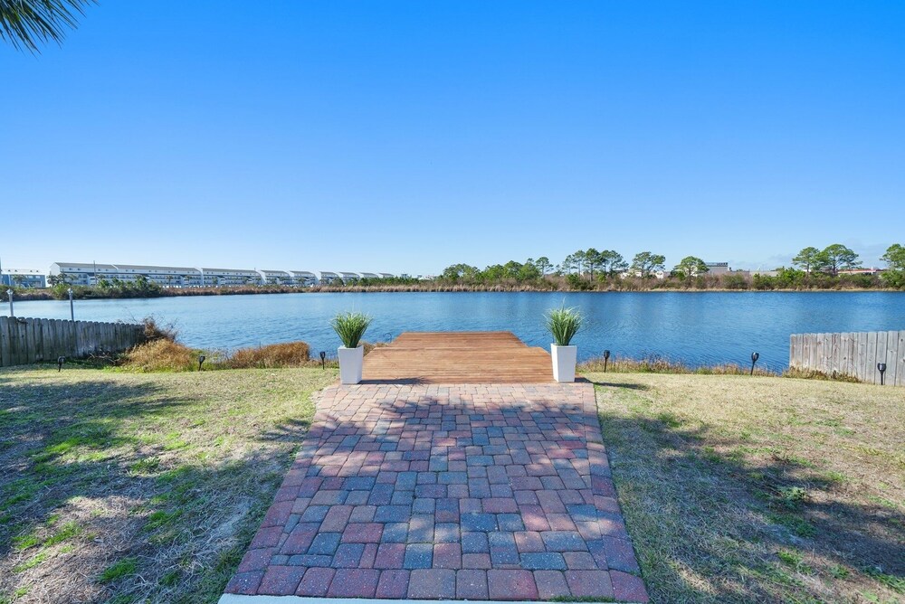 Lakeside Dream 4 Bedroom Home