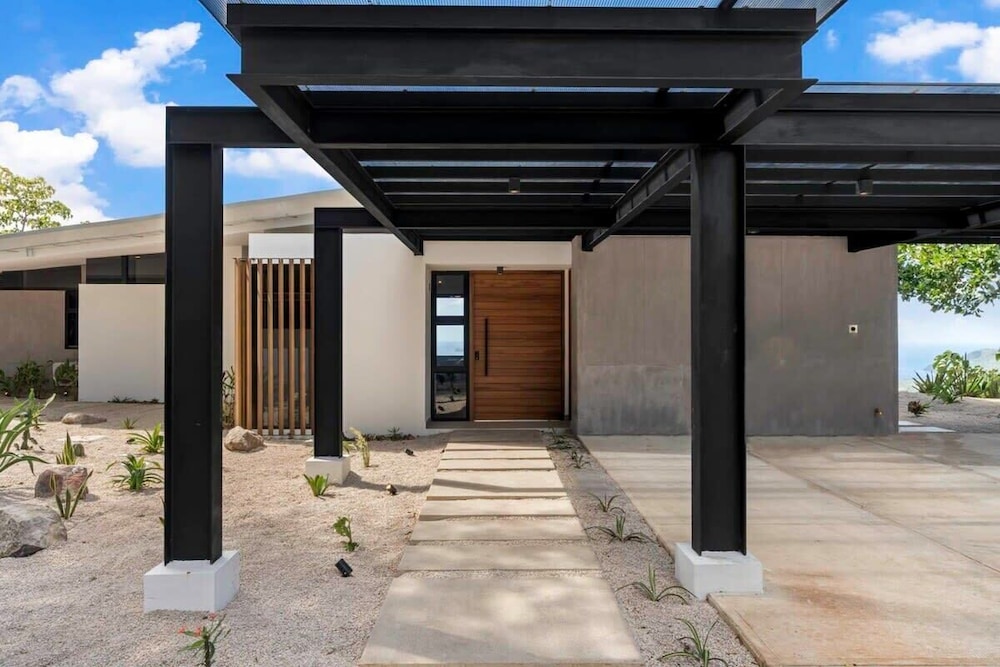 Luxurious Ultramodern Property with Private Suites, Infinity Pool, and Sweeping Ocean and Mountain Views