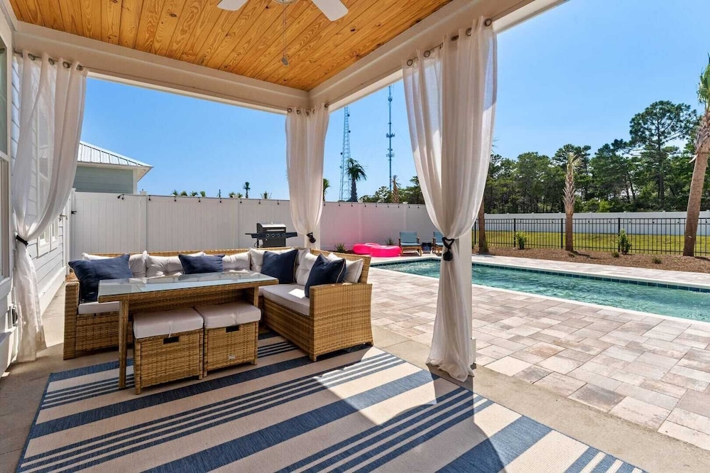 Chic Shack by Avantstay Private Pool, Walk to Beach, Sleeps 13!