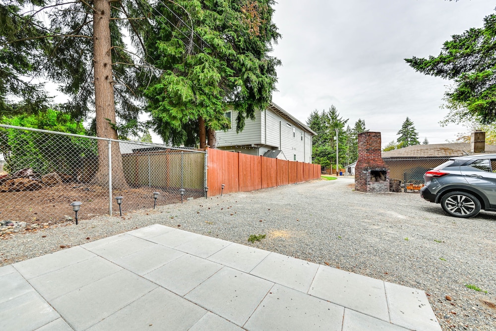 Central Tacoma Getaway - 3 Mi to Downtown! view 4