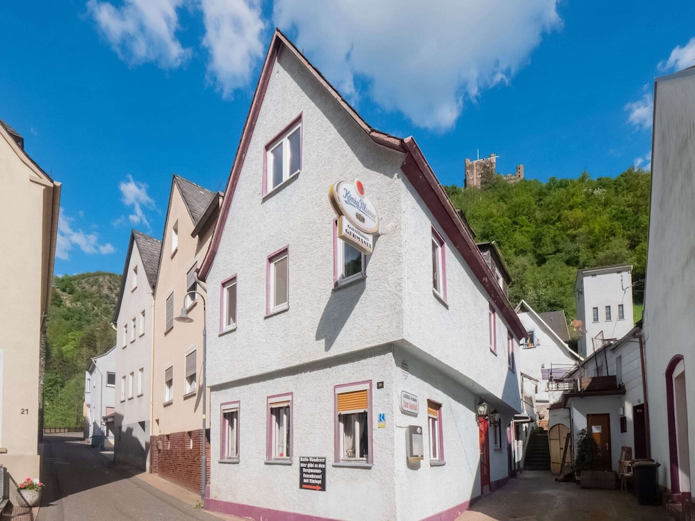Cosy Holiday Home in Sankt Goarshausen With Barbecue