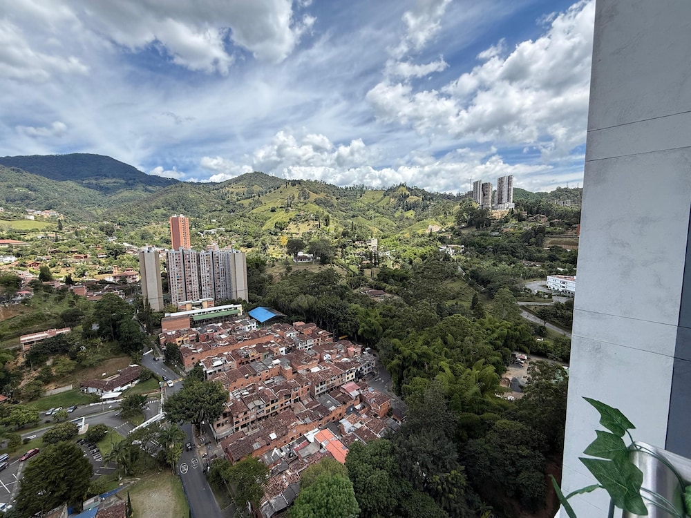 Mountain View, Pool & Gym (2506)
