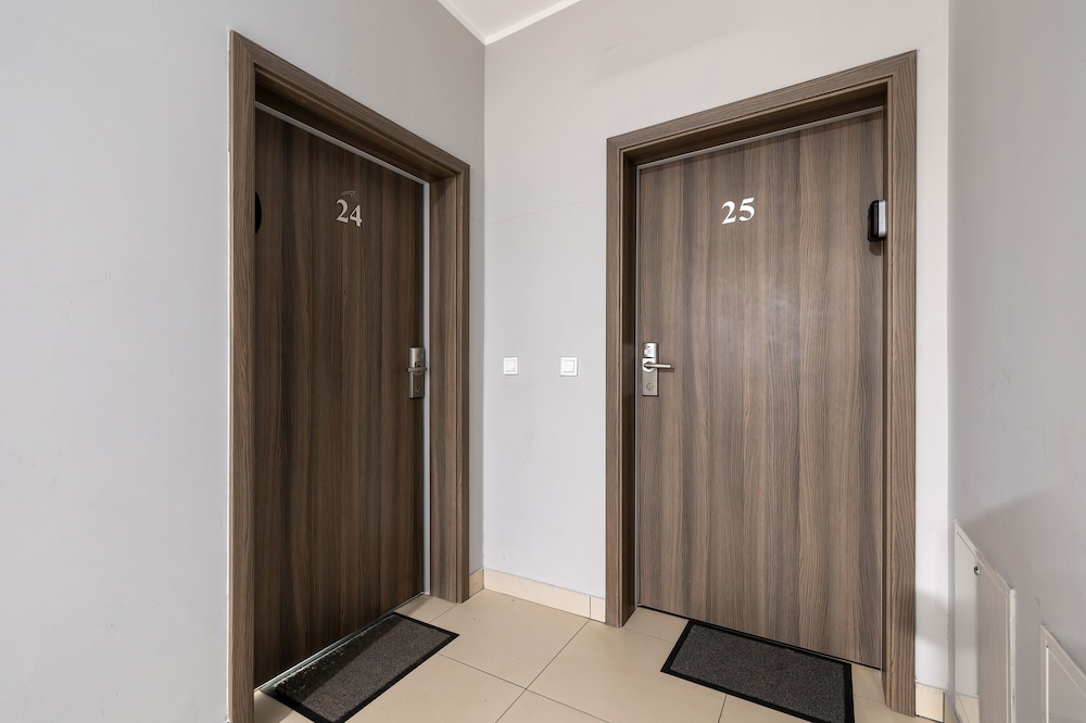 Grunwaldzka Apartment for 4 by Renters