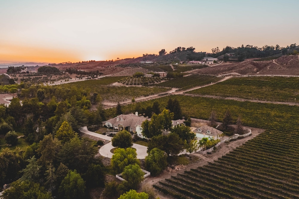 La Barrique by Avantstay Secluded 14 Acre Estate w Vball Pool