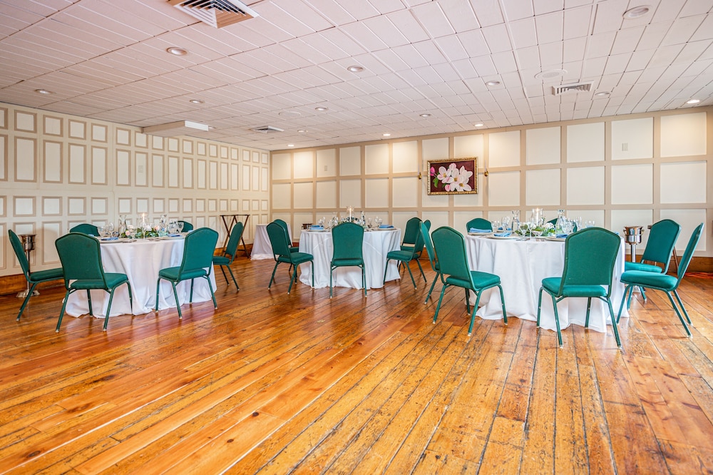 Wayside Inn