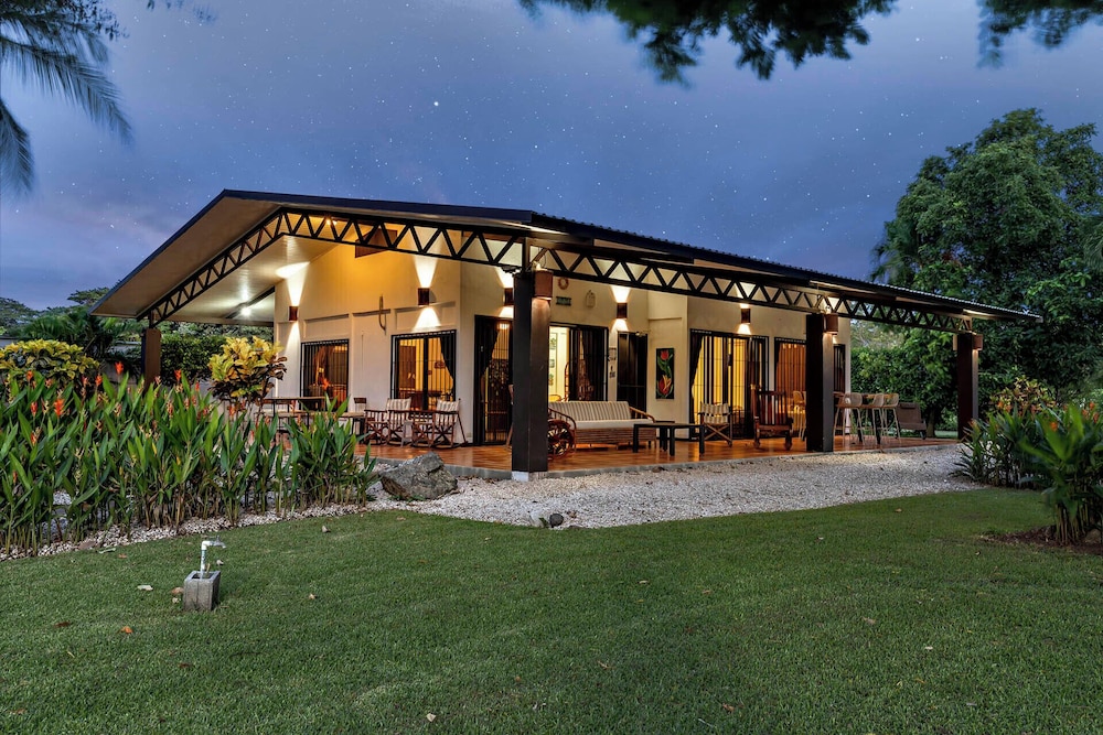3-BD Home with Pool, Walk to Beach