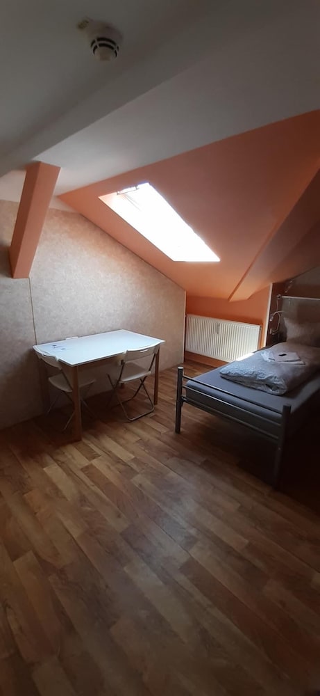 2-Rent Group Hostel Zimmer&Apartments GKP2
