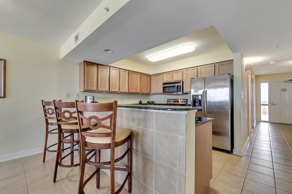 Malibu Pointe by Condo-World