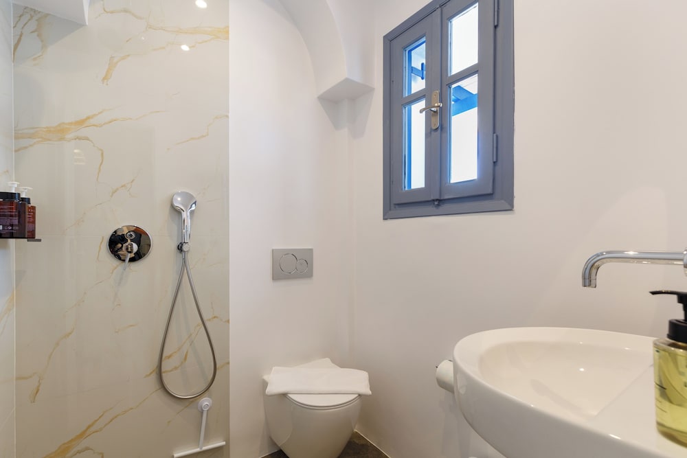 Aitheras Luxury Suites