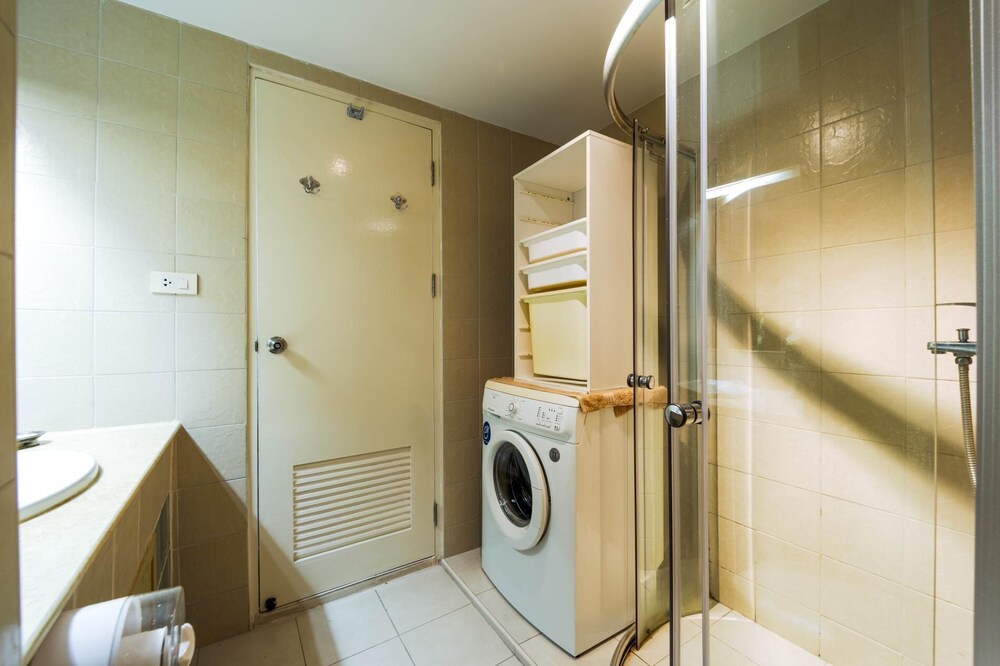 Beachfront Studio Condo-Seaview BW1
