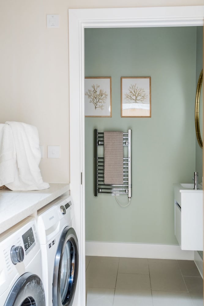 Stylish 3Bd Townhouse In Central Winchester