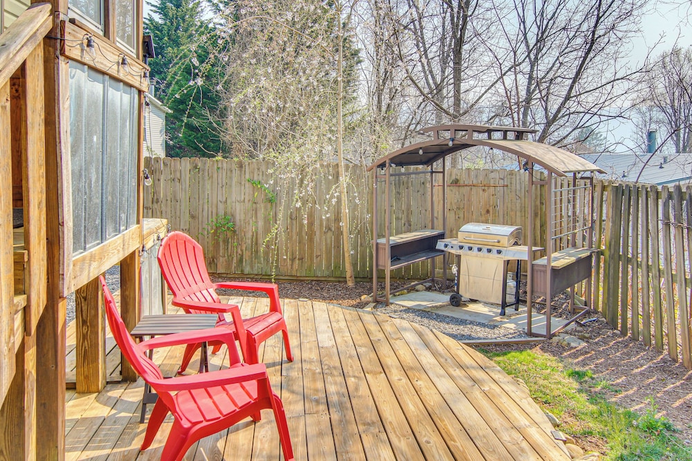 1 Mi to Dtwn Black Mountain: Home w/ Patio & Yard