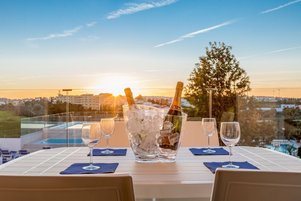 Correeira Luxury Residence T2 F - Albufeira, Pools, Wifi, Bbq, Beach view 4