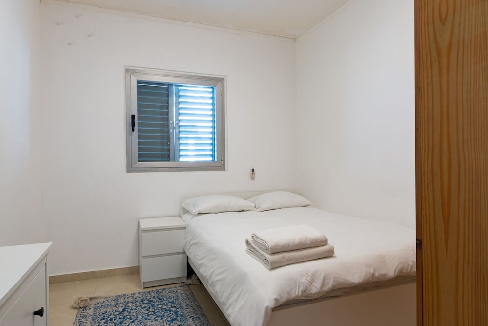 Stylish & Cozy Seaview Vacation APT view 3
