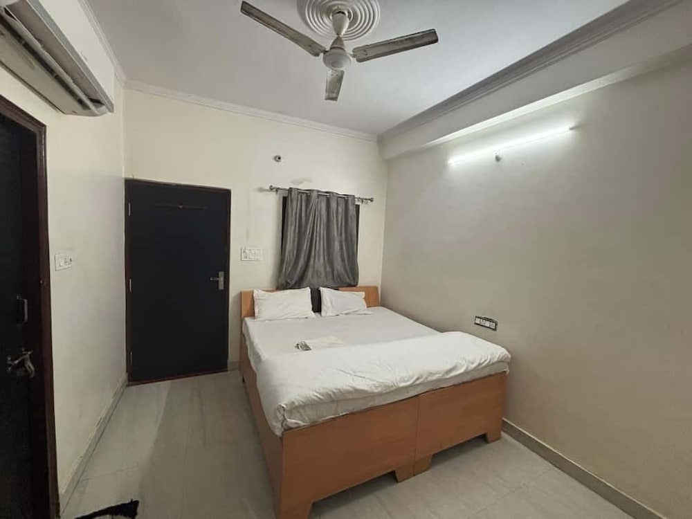 Hotel Awadh Pearl