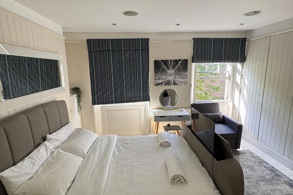 Covent Garden House, 4-bed, Sleeps 10