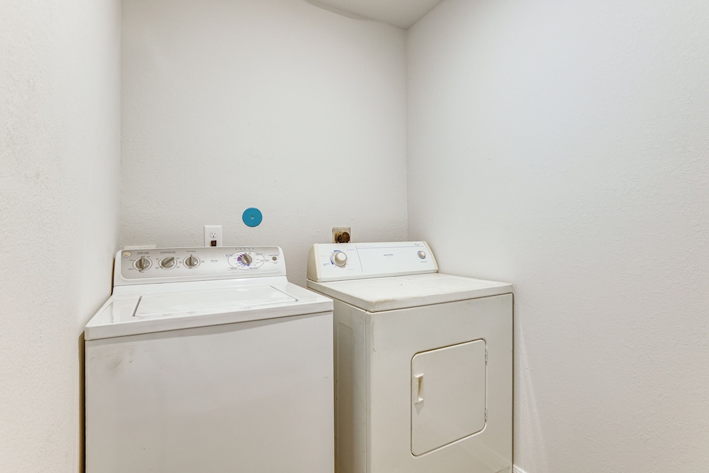 Near Hiking & Fishing: Airy Retreat in Cleveland!
