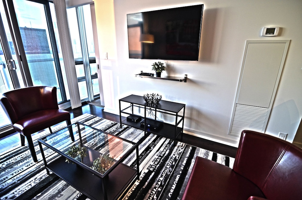 Toronto Escape - Onyx Suite-3