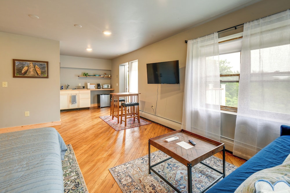 Meredith Studio Near Downtown: Hike, Swim, Ski!