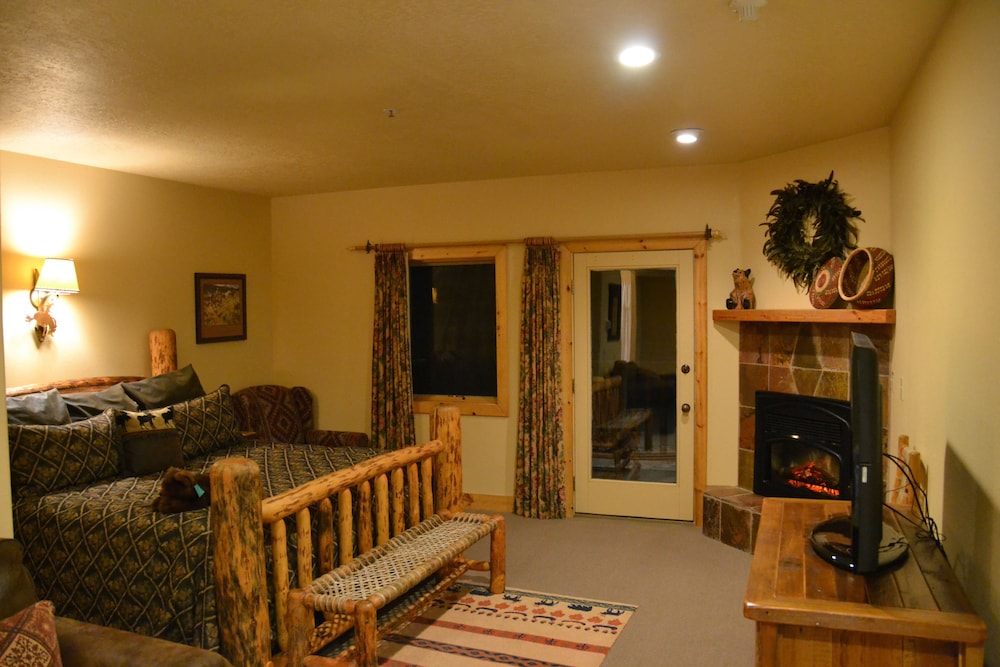 Daniels Summit Lodge view 5