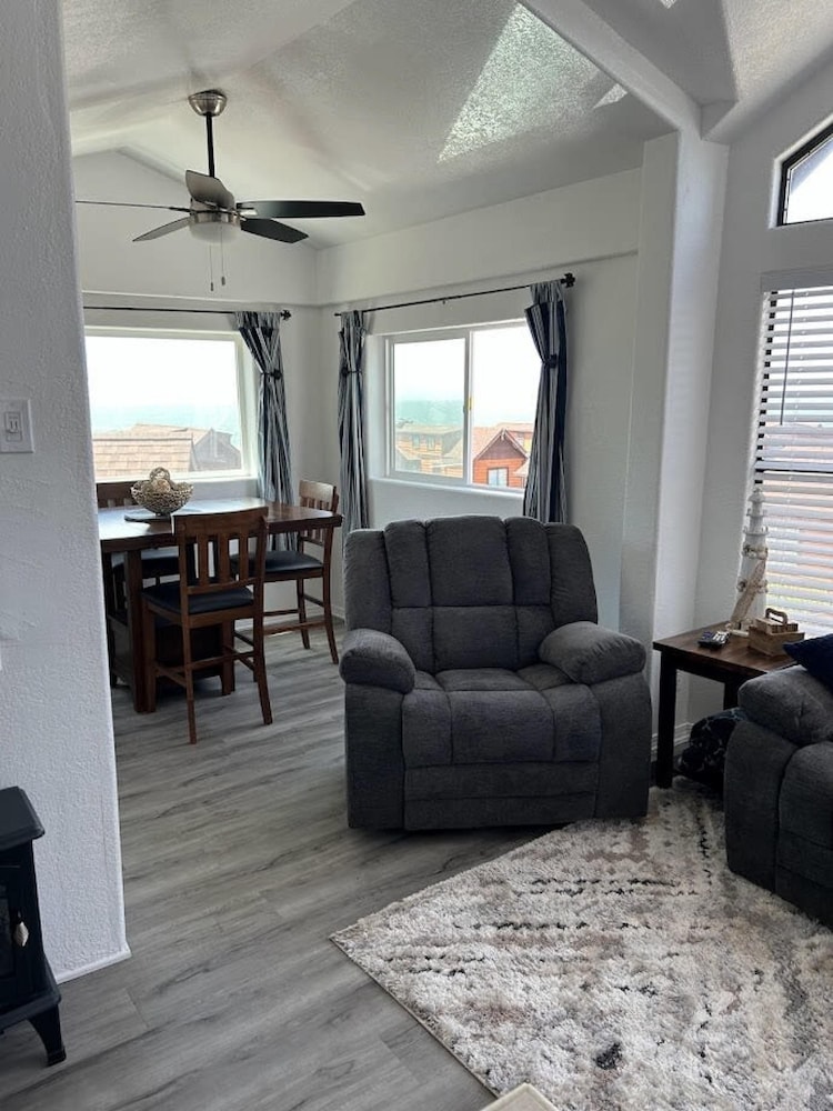 Oceanview Cabin 20 Private Jacuzzi Large Deck
