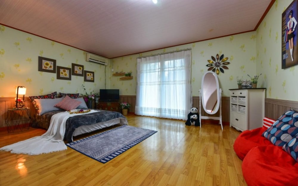 Photo 8