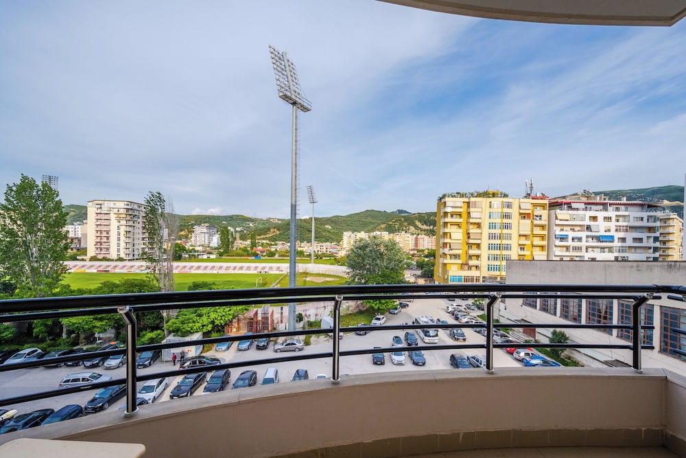 Kondo Stays - City Center Apartments