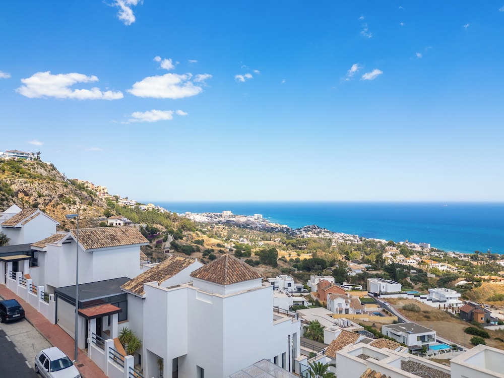 Benalmadena Luxury 4 Bed Apartment Jacuzzi