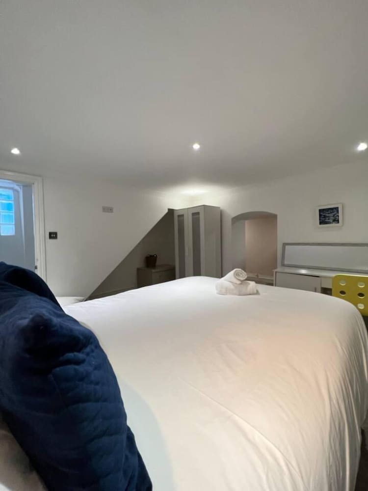 Stunning 2-bed Apartment in Maidstone view 4