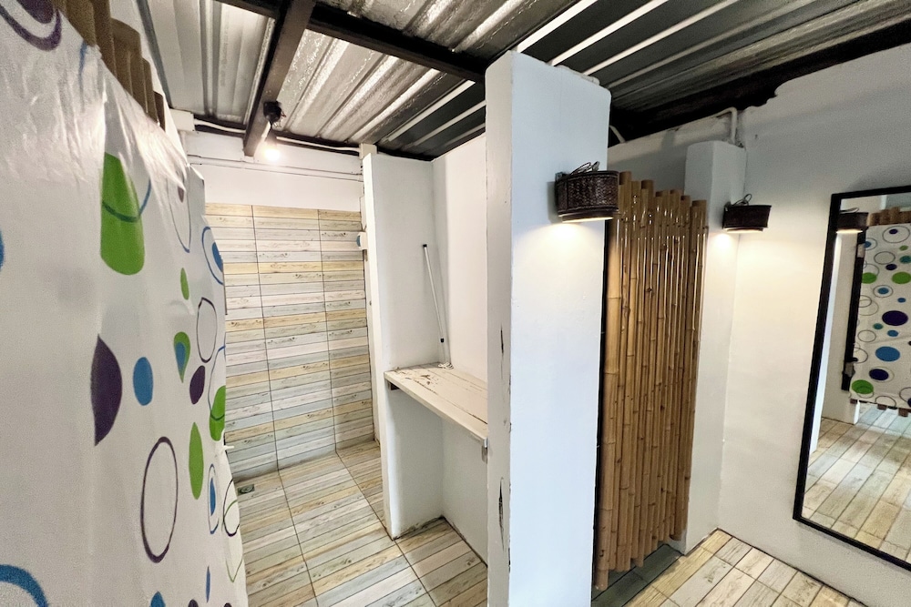 Orchid Hostel Near Bumrungrad Hospital and Nana Market