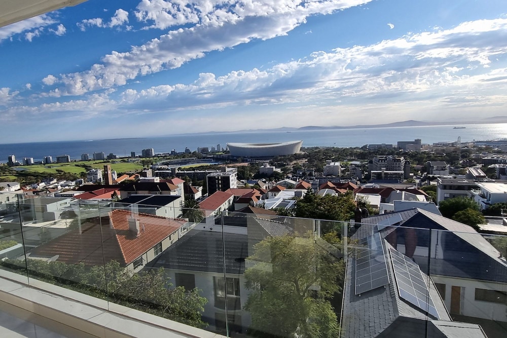 Spacious 3bed Apt Overlooking Cape Town Panova