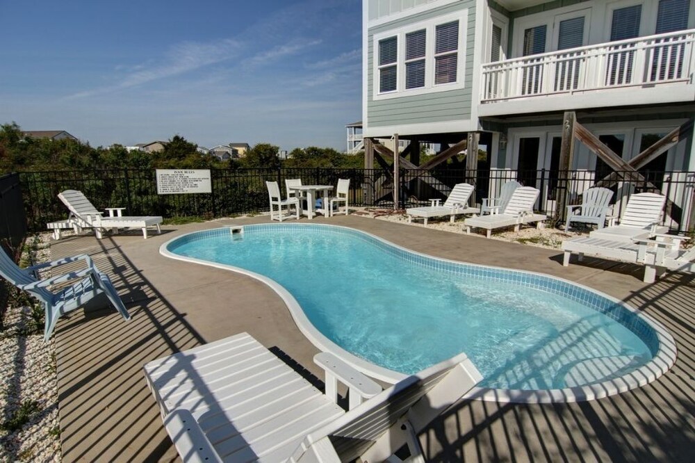 Dune Escape 5 Bedroom Home by RedAwning